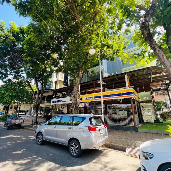 Góc 2 mặt tiền Hưng Gia 2 đường Bùi Bằng Đoàn và đường số 2