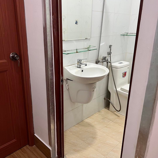 Nhà 2T hẻm Bùi Văn Ba , tân thuận đông 3.08m x 8.3m 