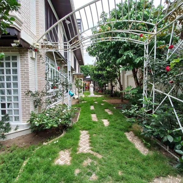 Biệt thự sân vườn Kiều Đàm Quận 7 DT: 11m x 40m