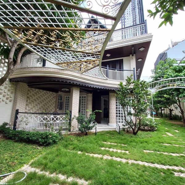 Biệt thự sân vườn Kiều Đàm Quận 7 DT: 11m x 40m