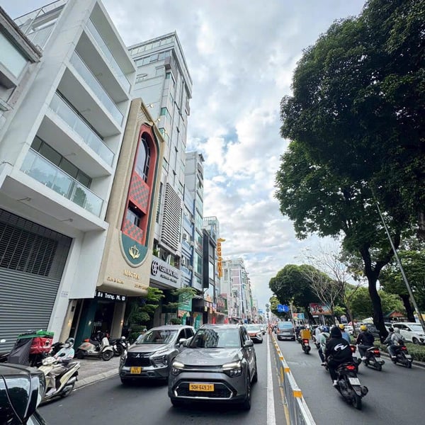 Bán nhà 215A - 215B Hai Bà Trưng, P. Xuân Hòa, Quận 3