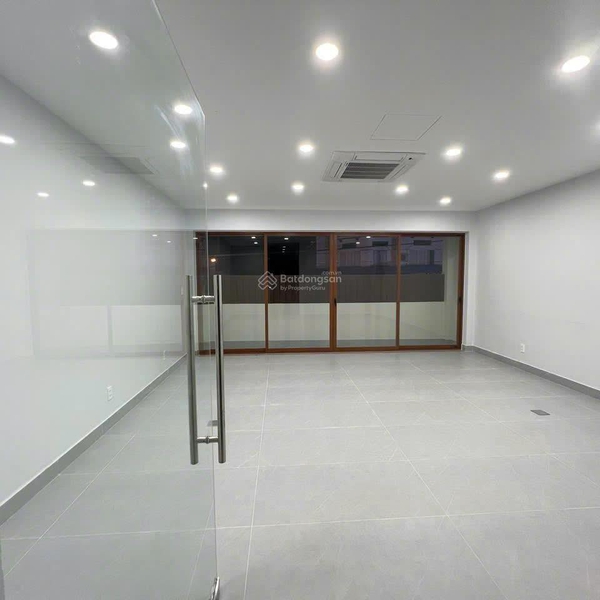 Bán nhà 24 Hoàng Việt, P. Tân Sơn Nhất, Quận Tân Bình