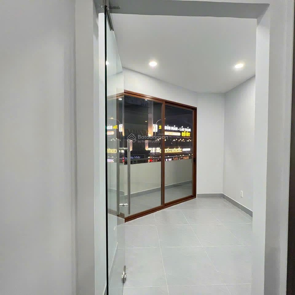 Bán nhà 24 Hoàng Việt, P. Tân Sơn Nhất, Quận Tân Bình