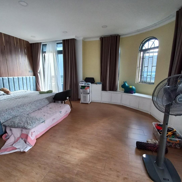 Biệt thự góc 2 mặt tiền khu Kiều Đàm 9m x 15m