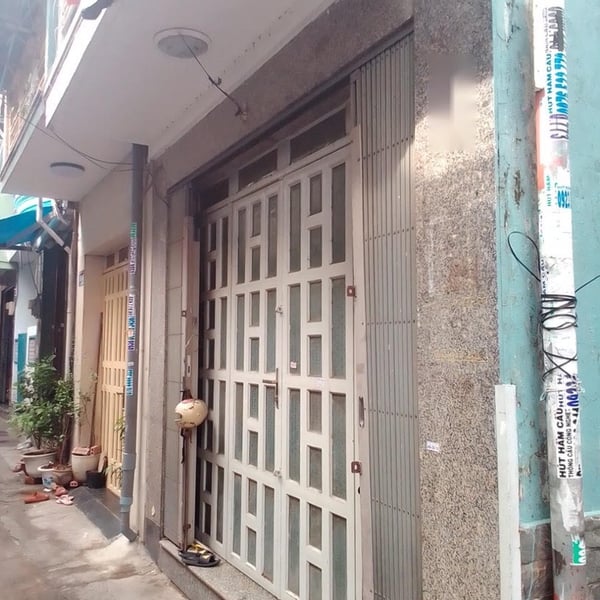 Nhà 2T mt hẻm 967 trần xuân soạn , 3.5m x 6m cách mặt tiền vài căn