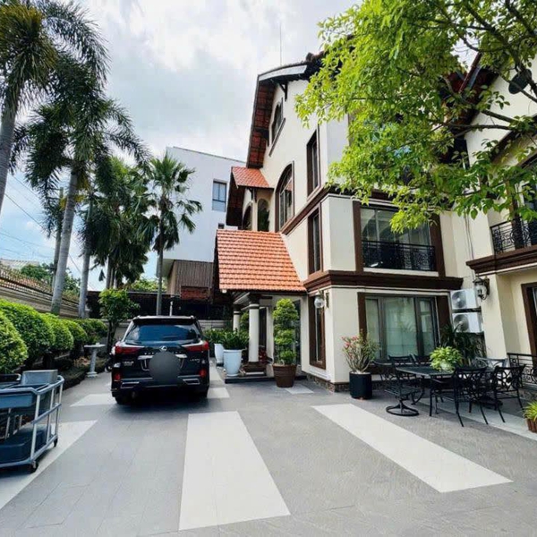 Bán biệt thự 15 Trần Văn Sắc, P. Thảo Điền, Quận 2
