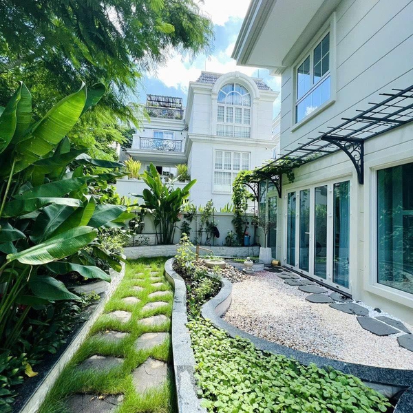 Bán biệt thự Thảo Điền, số 200/3 Nguyễn Văn Hưởng, Quận 2