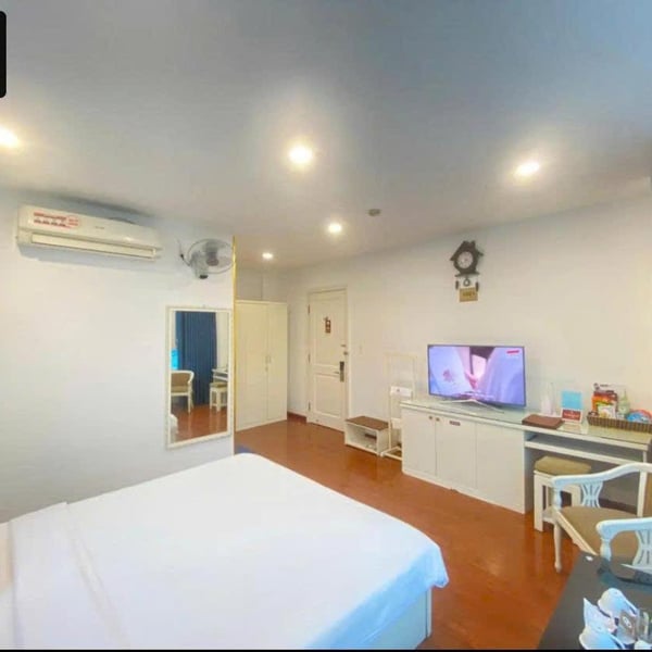 Bán khách sạn 180 - 182 -184 Nguyễn Trãi, P. Bến Thành, Quận 1