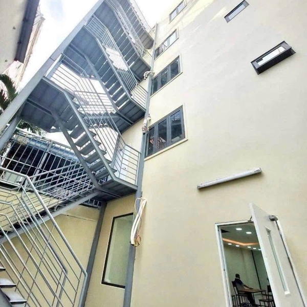 Bán toà nhà 57 - 57A - 55/2 Hồ Hảo Hớn, Phường Cô Giang, Quận 1