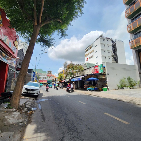 Bán toà nhà 27D Quốc Hương, P. Thảo Điền, TP Thủ Đức