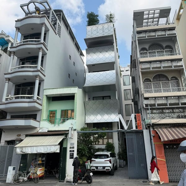 Bán tòa nhà mặt tiền 446 Võ Văn Kiệt, P. Cầu Ông Lãnh, Quận 1