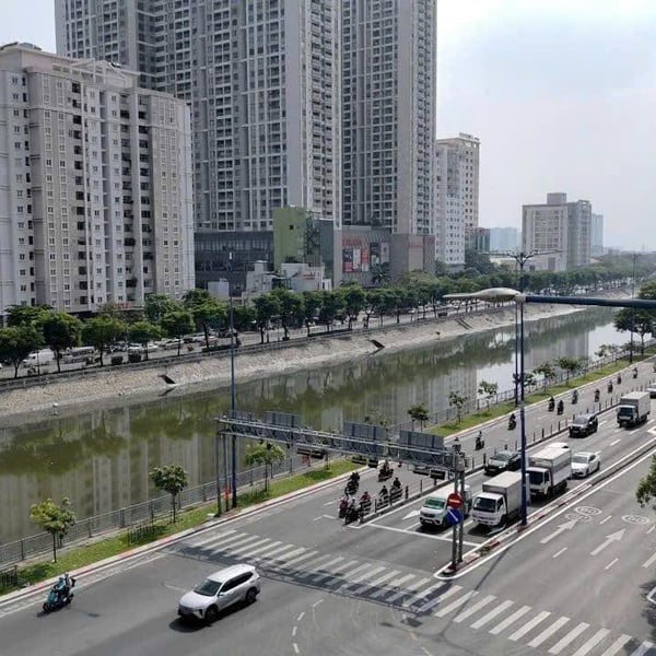 Bán tòa nhà mặt tiền 446 Võ Văn Kiệt, P. Cầu Ông Lãnh, Quận 1