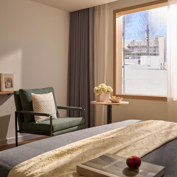 Bán toà nhà CHDV khách sạn 19/1 Hoàng Việt, P. Tân Sơn Nhất, Quận Tân Bình