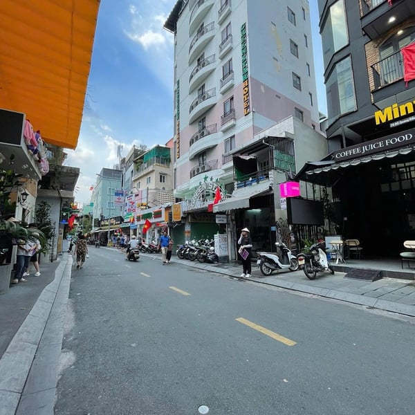 Bán khách sạn Quận 1, số 16 + 18 + 14/1 Đỗ Quang Đẩu, P. Bến Thành