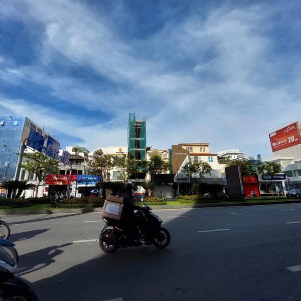 Bán toà nhà 107 Trần Quốc Hoàn, P. Tân Sơn Nhất, Quận Tân Bình