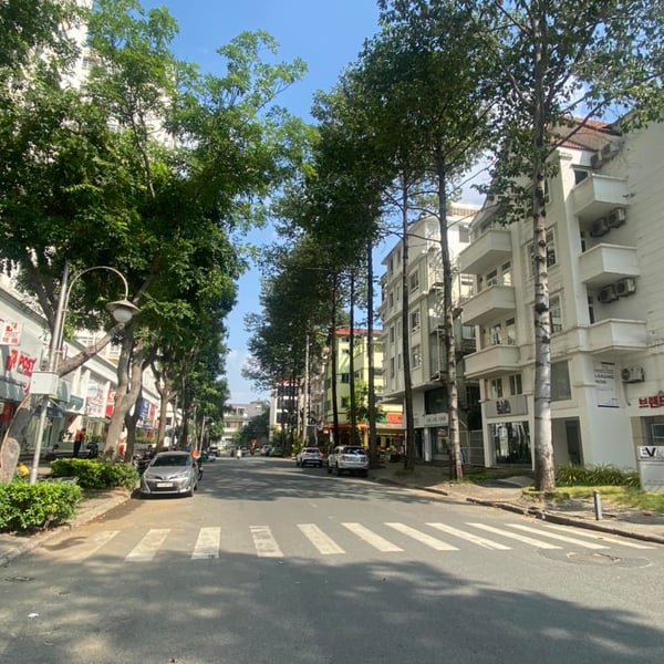 Tòa văn phòng góc Phan Khiêm Ích & Phạm Văn Nghị 23m x 18,5m