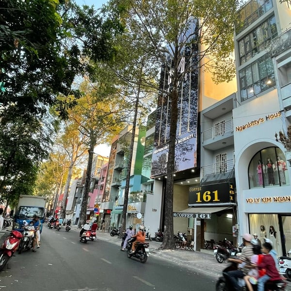 Bán tòa nhà 157 - 159 Trần Bình Trọng, Phường 2, Quận 5