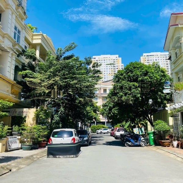 Bán tòa nhà CHDV số  216/3/23 (216 A36) Nguyễn Văn Hưởng, Thảo điền, TP. Thủ Đức