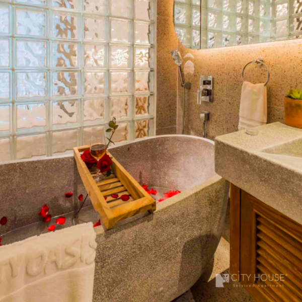 Bán toà nhà căn hộ dịch vụ Quận 1 số 42/4 Hồ Hảo Hớn, Phường Cô Giang