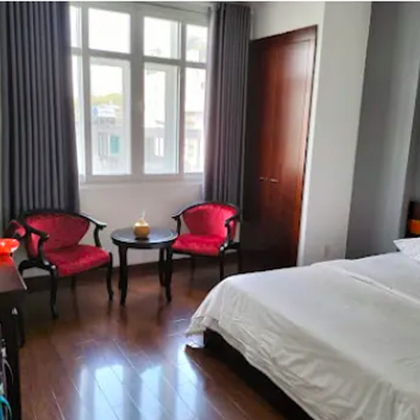 Bán khách sạn 247 Lê Thánh Tôn & 28 Trương Định, P. Bến Thành, Quận 1