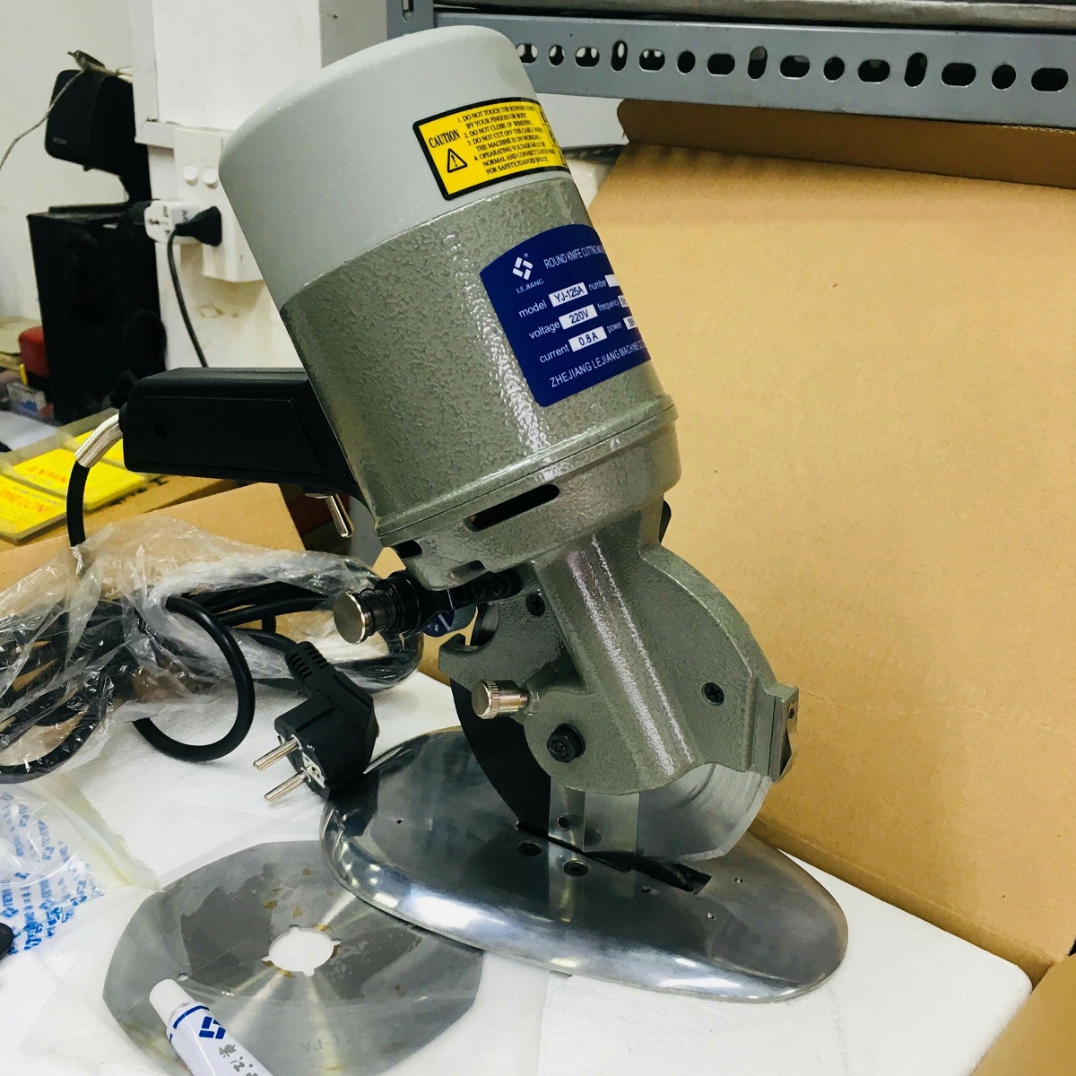 Máy cắt vải cầm tay YJ-125 Máy cắt vải cầm tay YJ-125