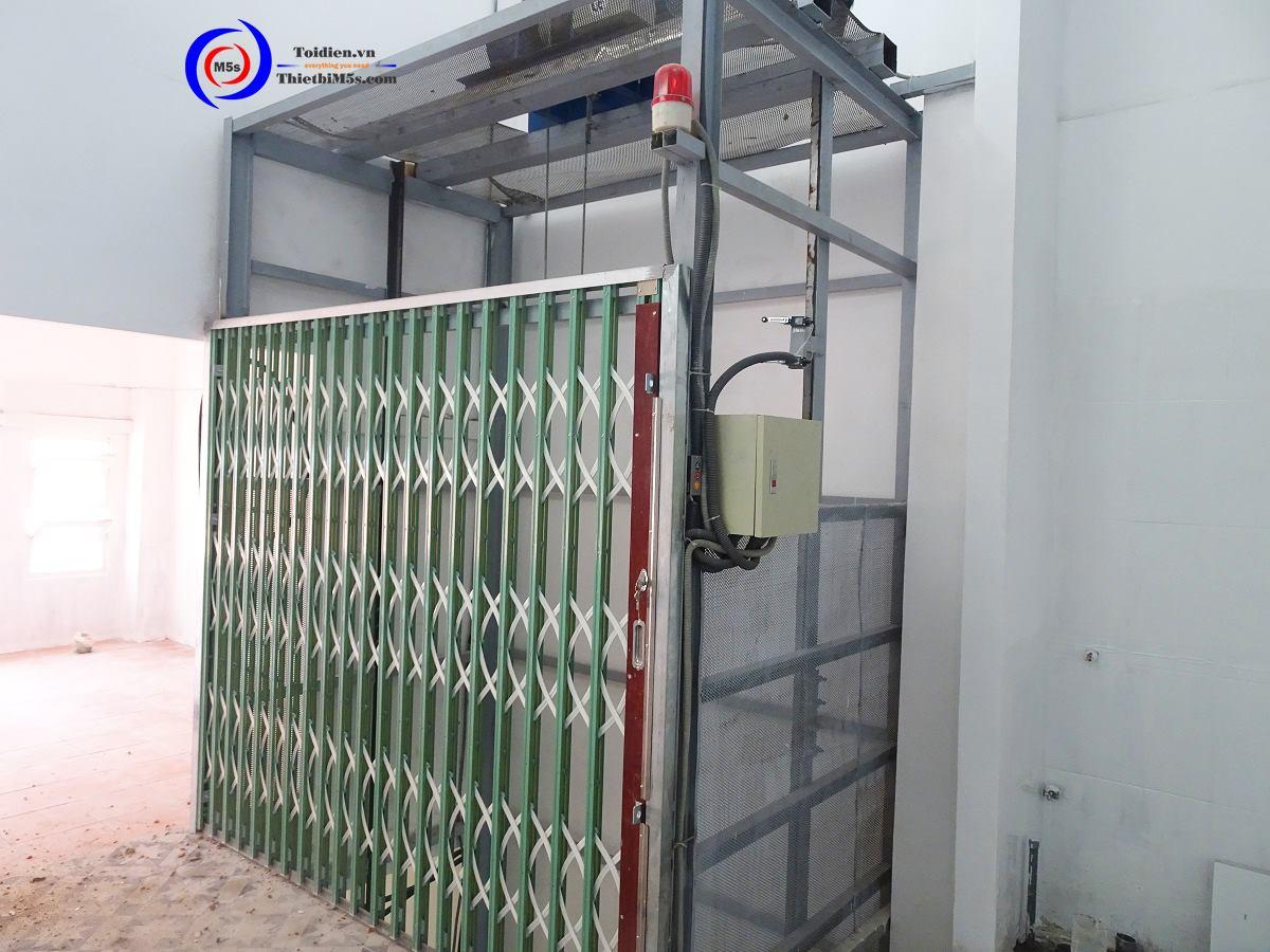 Thang máy nâng hàng dùng tời điện Thang máy nâng hàng dùng tời điện