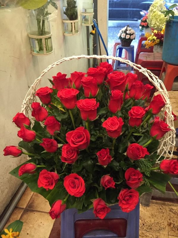 Giỏ hoa hồng đỏ "Mãi Yêu Thương"