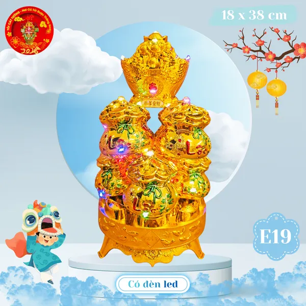 Tháp vàng thờ thần tài túi tiền giàu có