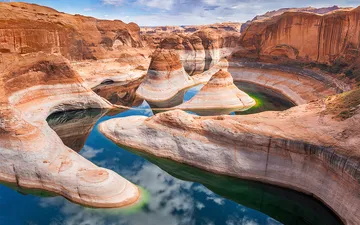 Hồ nước có cảnh sắc ngoạn mục đang làm mưa làm gió trên Instagram Hồ nước có cảnh sắc ngoạn mục đang làm mưa làm gió trên Instagram