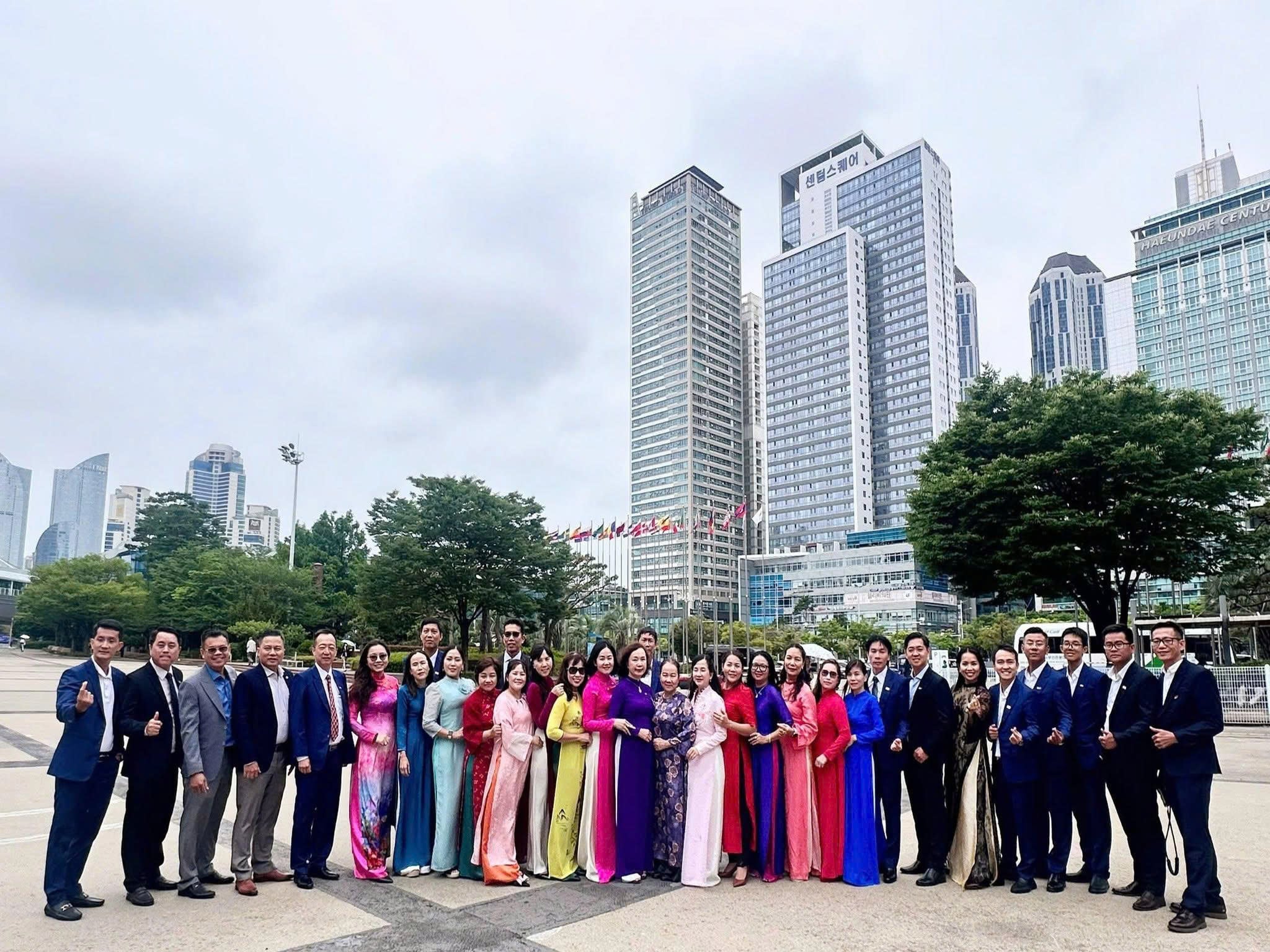 TASCO Vinh Dự Tham Dự Hội Nghị Kỷ Niệm 52 Năm Thành Lập Hội Kế Toán Thuế Công Chứng Busan (BACPTA) Tại Hàn Quốc. TASCO Vinh Dự Tham Dự Hội Nghị Kỷ Niệm 52 Năm Thành Lập Hội Kế Toán Thuế Công Chứng Busan (BACPTA) Tại Hàn Quốc.