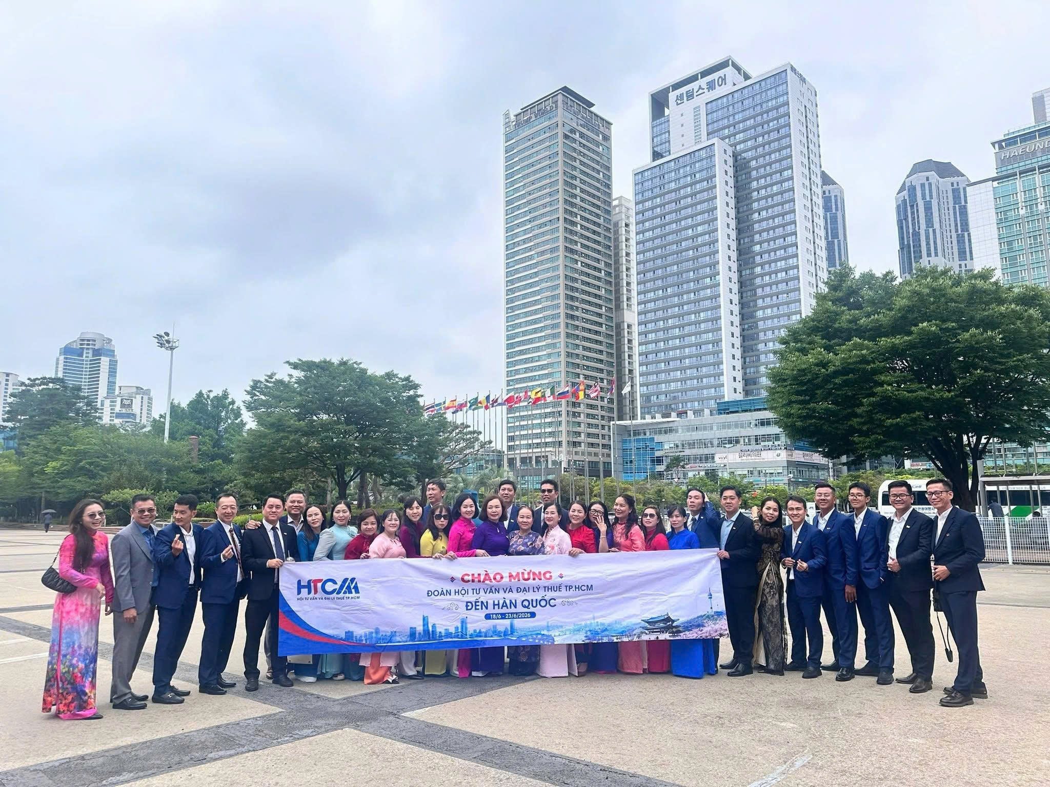 TASCO Vinh Dự Tham Dự Hội Nghị Kỷ Niệm 52 Năm Thành Lập Hội Kế Toán Thuế Công Chứng Busan (BACPTA) Tại Hàn Quốc. TASCO Vinh Dự Tham Dự Hội Nghị Kỷ Niệm 52 Năm Thành Lập Hội Kế Toán Thuế Công Chứng Busan (BACPTA) Tại Hàn Quốc.