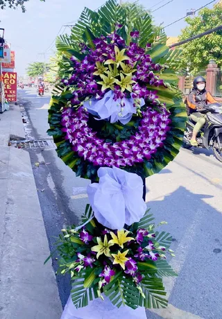 Hoa Tươi Chia Buồn Cổ Điển 52