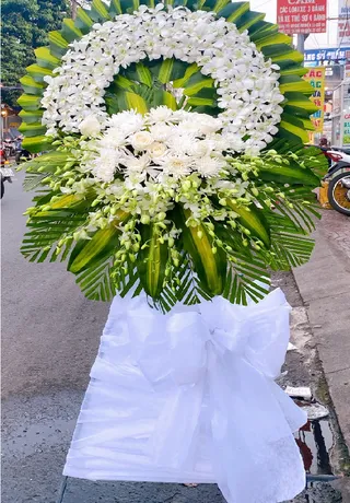 Hoa Tươi Chia Buồn Cổ Điển 51