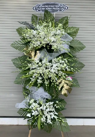 Hoa Tươi Chia Buồn Cổ Điển 38