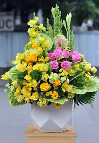 Bình Hoa Tặng Ngày Lễ Tốt Lành