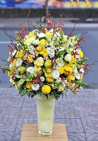 Bình Hoa Tặng Ngày Lễ Thơ Mộng