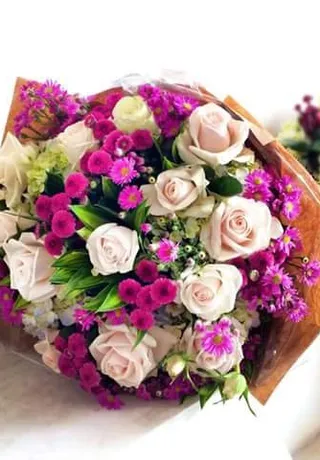 Bó Hoa Tặng Ngày Lễ Xinh Xắn
