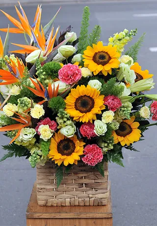 Giỏ Hoa Tặng Ngày Lễ Tỉ Mỉ