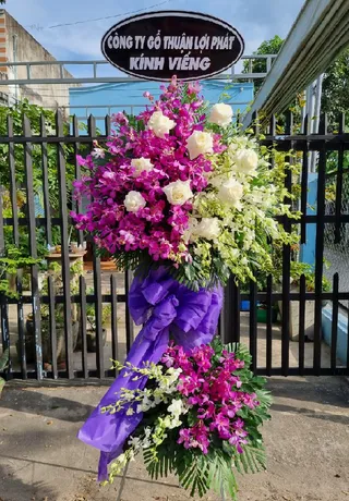 Hoa Tươi Chia Buồn Cổ Điển 65
