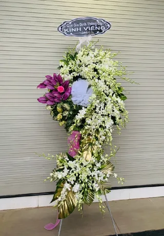 Hoa Tươi Chia Buồn Cổ Điển 66