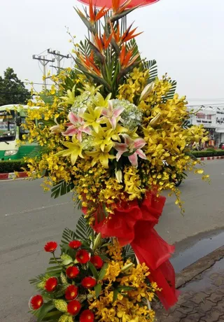 Lẵng Hoa Mua May Bán Đắt
