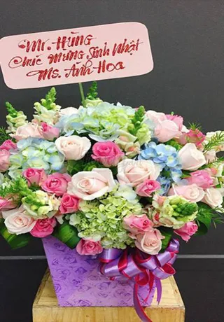 Hộp Hoa Tặng Ngày Lễ Ấm Áp