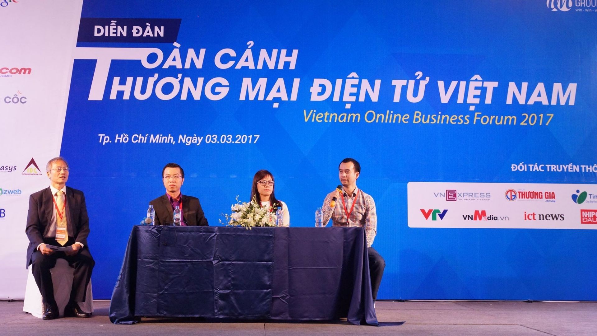 Nguyễn Minh Đức tại diễn đàn toàn cảnh thương mại điện tử Việt Nam Nguyễn Minh Đức tại diễn đàn toàn cảnh thương mại điện tử Việt Nam