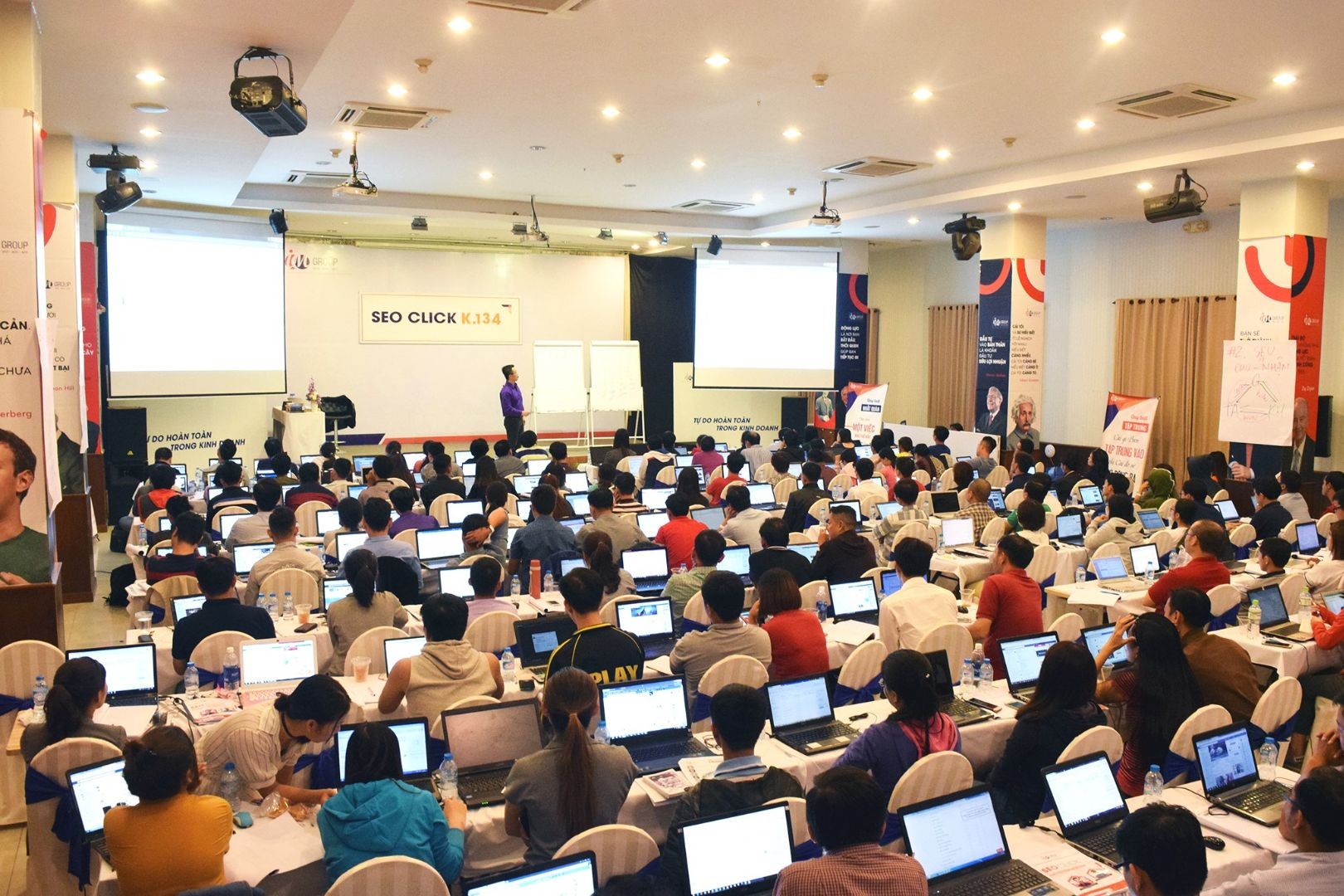 Nguyễn Minh Đức tại diễn đàn khởi nghiệp online Nguyễn Minh Đức tại diễn đàn khởi nghiệp online