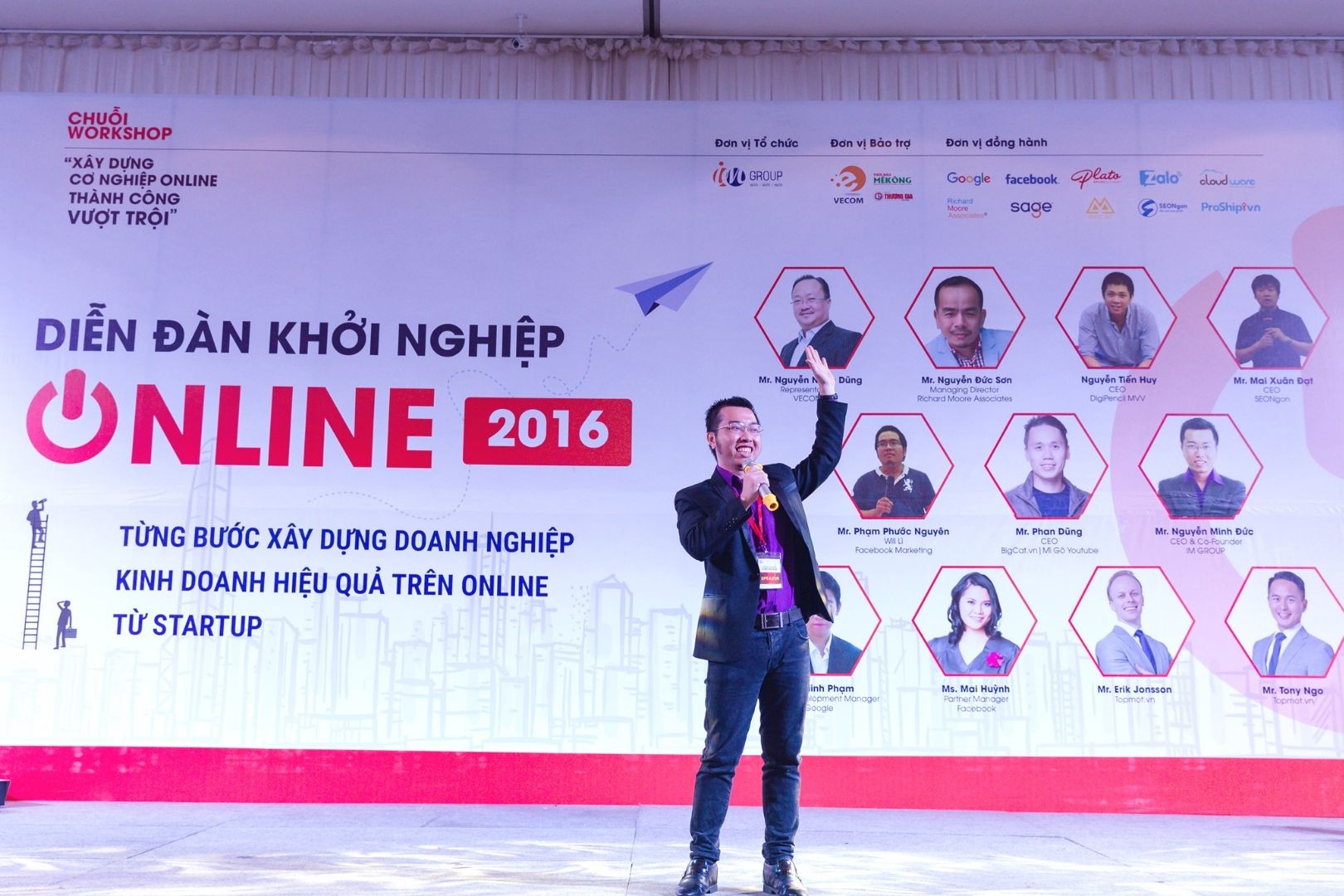 Nguyễn Minh Đức tại diễn đàn khởi nghiệp online Nguyễn Minh Đức tại diễn đàn khởi nghiệp online