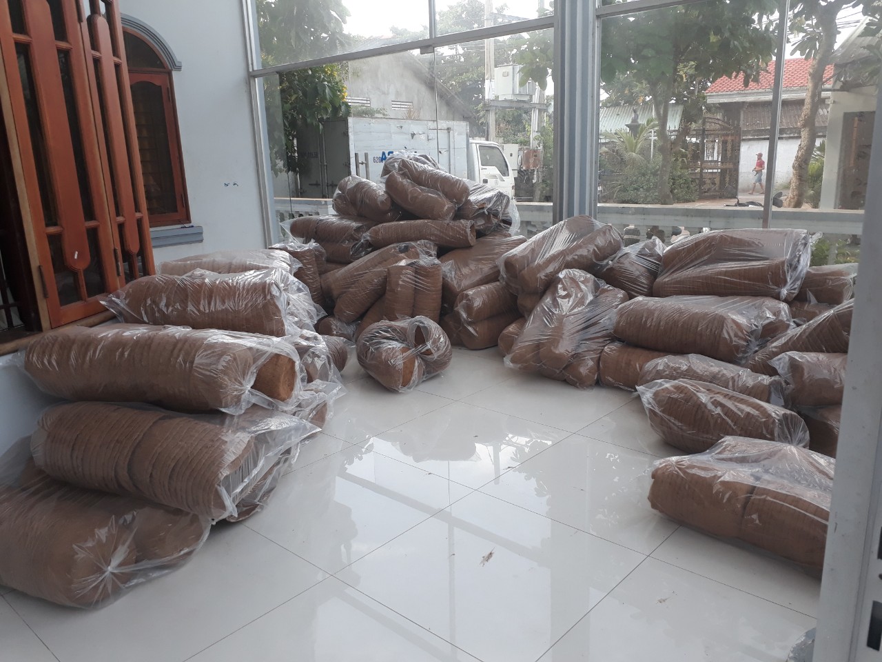 chậu xơ dừa chậu treo tường chậu hoa chậu xơ dừa chậu treo tường chậu hoa