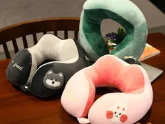 Gối Cổ Thêu Tên Cá Nhân Hóa – Món Quà Ấm Áp Mang Đậm Dấu Ấn Riêng