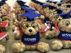 Quà tặng gấu bông cử nhân dành cho sinh viên trong lễ tốt nghiệp