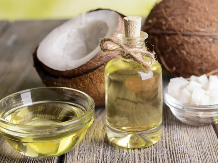 Axit lauric có tác dụng gì trong dầu dừa đối với da mặt?
