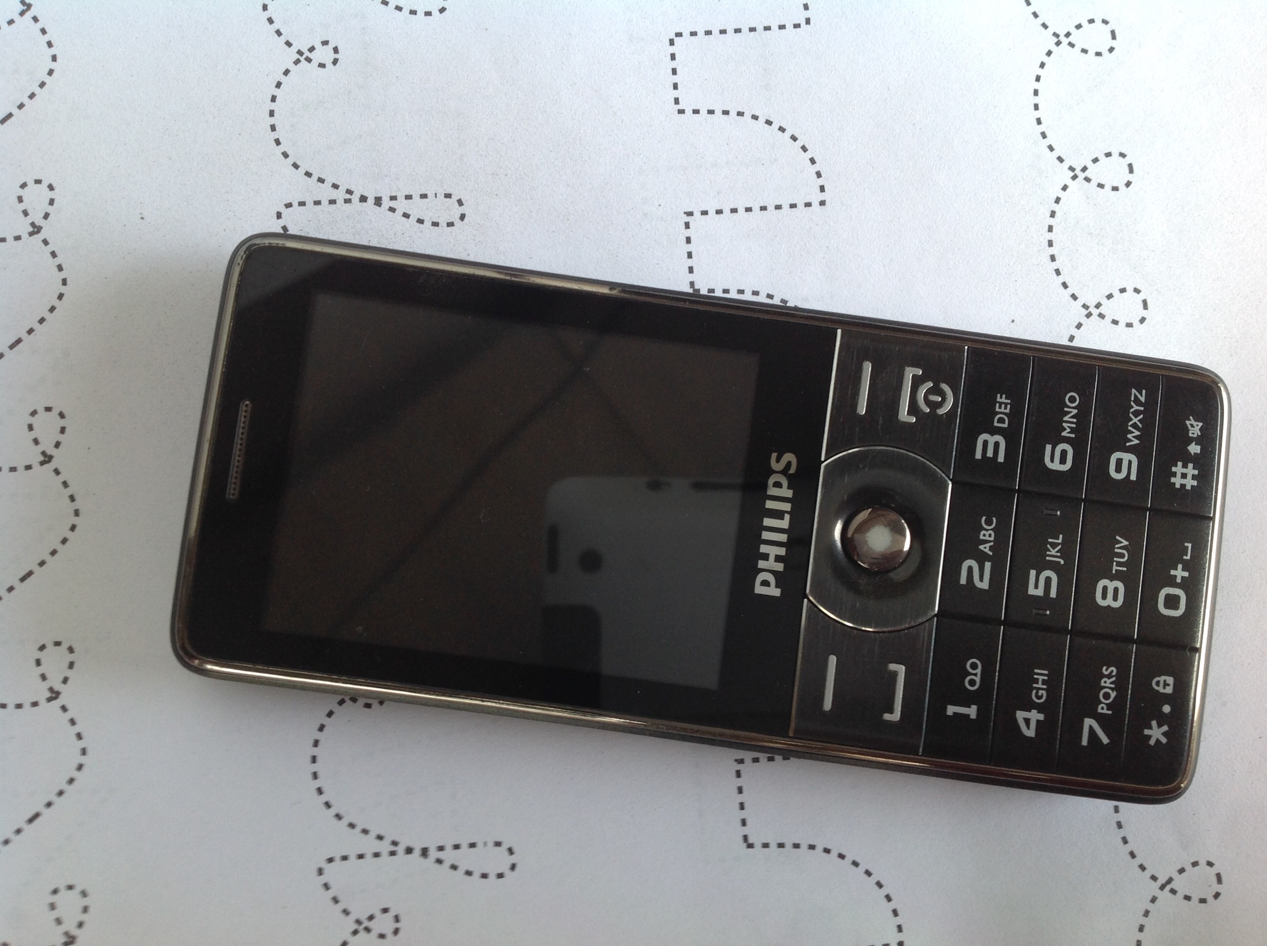 Điện thoại Philips E570
